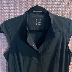 Black Arc’teryx Women’s Cala Dress Sleeveless Mini Dress